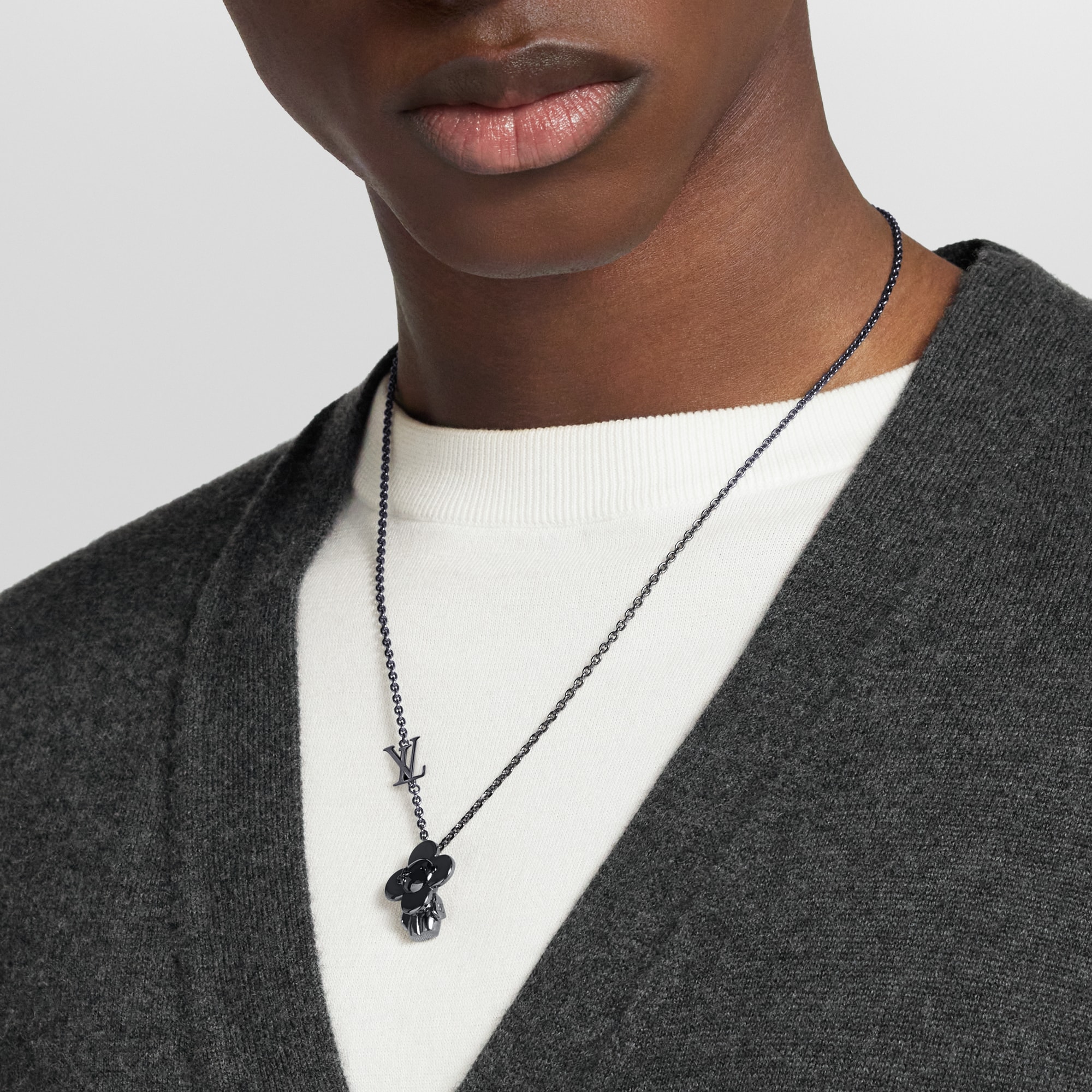 Vivienne Pendant . - For Him | LOUIS VUITTON